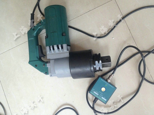 �ߏ�(qi��ng)��˨Ť����늄�(d��ng)����